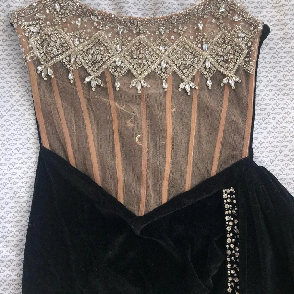 Beautiful formal black embellished dress - Picture 3 of 4